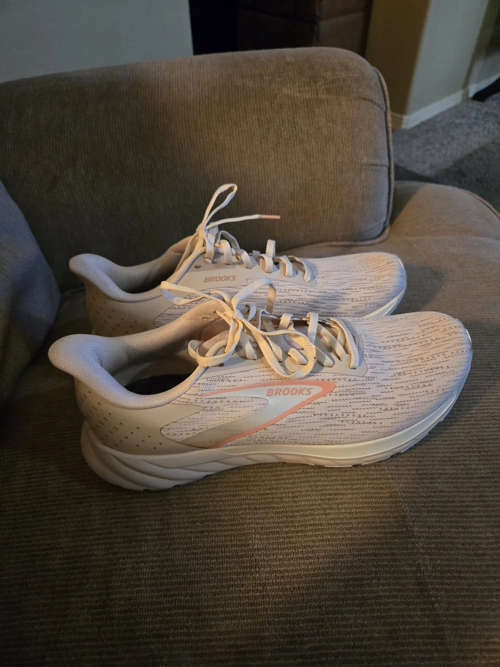 Brooks Woman Running Sneakers in Cream with Peach Accents